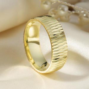 Textured Wedding Band for Men - Fluted Wavy Pattern Wedding Ring - Comfor Fit Gold Fill Wedding Ring - Men&#39;s Free Engraved Wedding Ring Wide