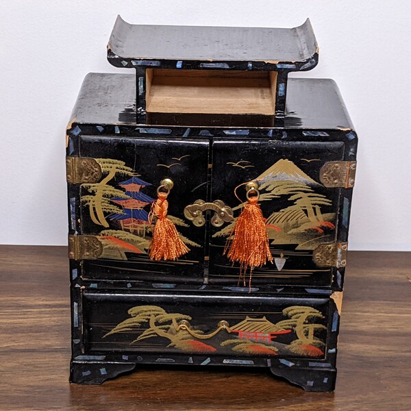 Small Vintage Lacquer Hand Painted Japanese Jewelry Box