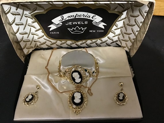 Vintage cameo necklace bracelet earrings set Impe… - image 1
