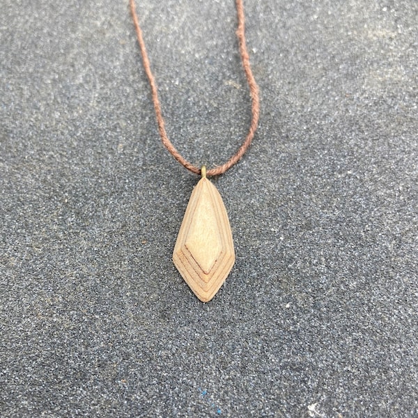 Skateboard Kette - Schmuck - Anhänger - recycelt - Holzoptik