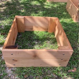 Raised garden bed-2x2-Cedar garden bed-gardening planters-vegetables garden beds-Christmas gift-Father gift-organic gardening-Permaculture