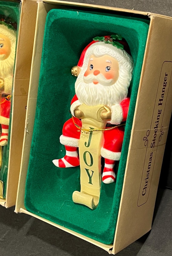 クリスマス サンタ ストッキング ハンガー: Russ の「Joy
