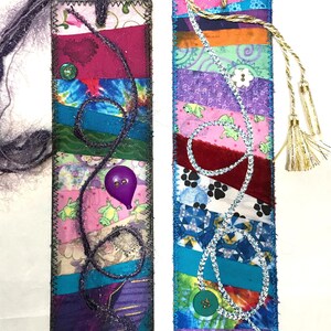 Par de marcadores: Juego de 2 marcadores con borlas inspirados en colchas locas, marcadores de libros de arte textil adornados y bordados, arte de tela con piezas