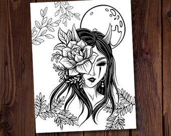 Puede incluir: Ilustración en blanco y negro de línea de arte de una mujer con cuernos y una rosa que le cubre el ojo. La mujer está rodeada de follaje y una luna creciente.