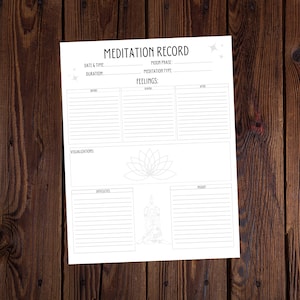 Op de afbeelding: Printbare meditatie-registratiepagina met secties voor datum en tijd, duur, maanfase, meditatietype, gevoelens voor, tijdens en na, visualisaties, moeilijkheden en inzichten. De pagina bevat een lotusbloemgrafiek.