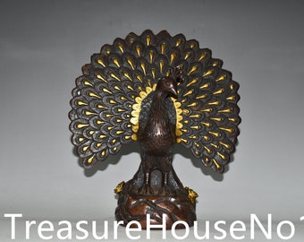 China's ancient pure copper peacock statue is hand carved with patterns, which can be collected