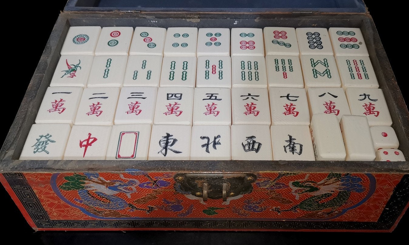 A Set of Chinese Antique Pure Hand-carved Mahjong With Pulp -  Denmark