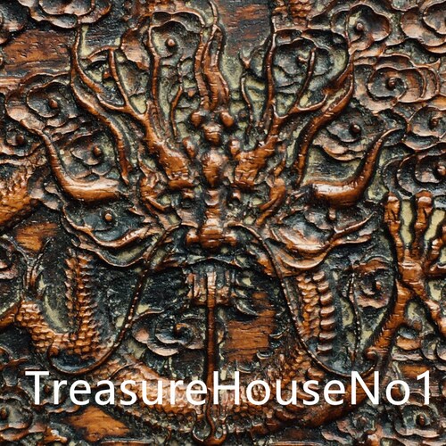 Shops China's ancient natural rosewood box is carved by hand. The patterns are rare and precious and can be used