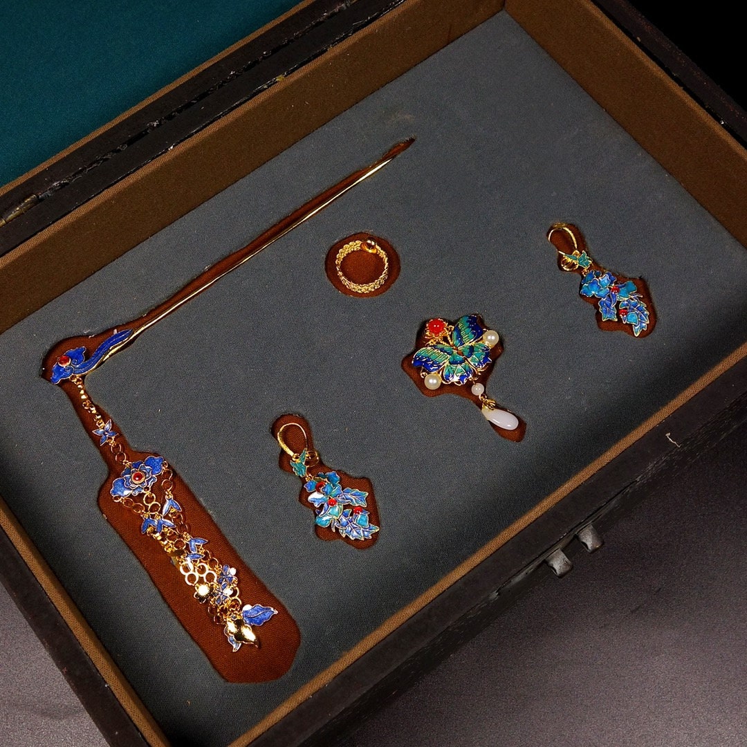 A Set of Chinese Pure Handcarved Gilt Copper Cloisonné Jewelry
