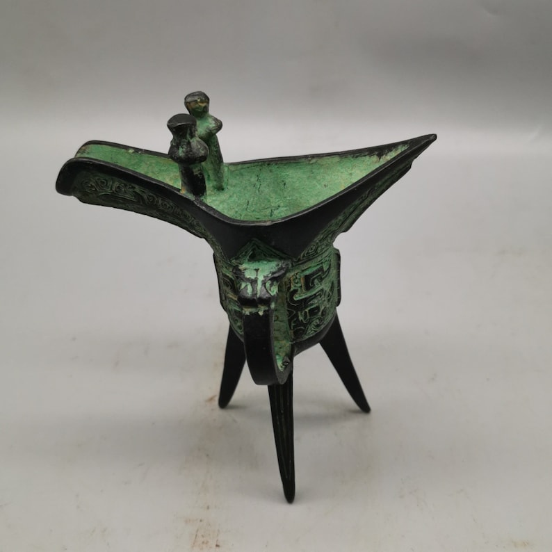 Chinese antique bronze wine cup statues can be collected pure hand carved exquisite patterns