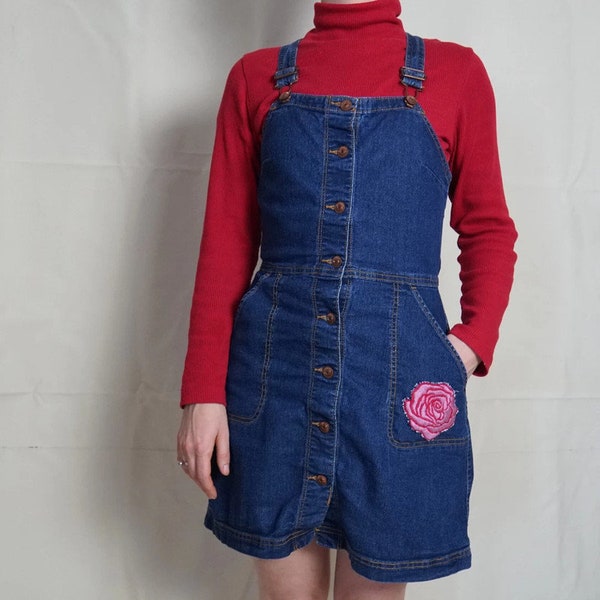 Robe salopette en jean brodée à la main