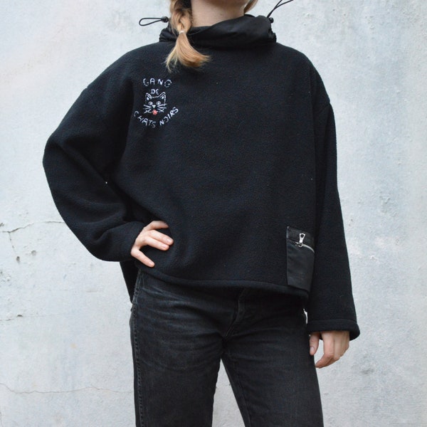 Polaire noire brodée à la main / Pull noir oversize