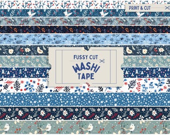 Può includere: Una collezione di strisce di nastro washi decorative con vari motivi a tema invernale. I disegni includono motivi floreali, di uccelli e di fiocchi di neve nei toni del blu, rosso e bianco. Il testo "FUSSY CUT WASHI TAPE" è visibile su un'etichetta, insieme a "PRINT & CUT".