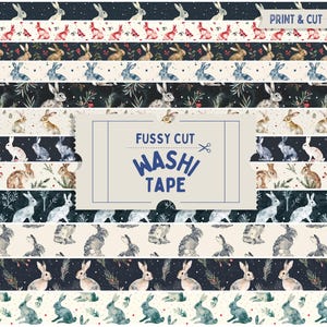 Puede incluir: Diseños de cinta washi imprimibles con ilustraciones de acuarela de conejos, ramas de pino y bayas sobre un fondo azul oscuro. El texto "Fussy Cut Washi Tape" está impreso en un rectángulo beige.