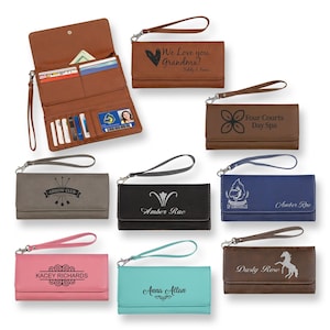 Cartera de piel sintética personalizada para mujer con correa de muñeca desmontable, cartera de piel vegana, billetera con monograma grabado con láser, regalo para ella