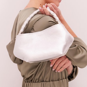 Cartera de piel plateada con blanco, bolso de mano pequeño, bolso de noche, bolso con asa superior, cartera de piel con cadena, cartera formal, bolso de mano para mujer, “Melina”