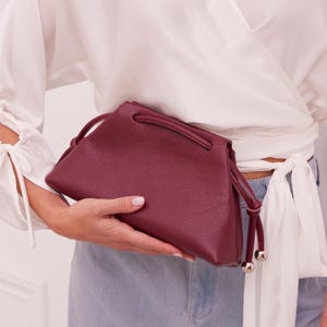 Pochette bordeaux, pochette en cuir, sac à main bordeaux, petit sac à bandoulière, sac bandoulière pour femme, sac à main bordeaux, « Paulina », fabrication sur mesure