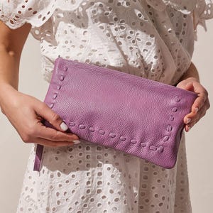 "Lila Leder Clutch, Abendtasche mit Griff, ""Eleonora"", Abendtasche mit Henkel, Clutch mit Handschlaufe, Abendhandtasche, auf Bestellung."