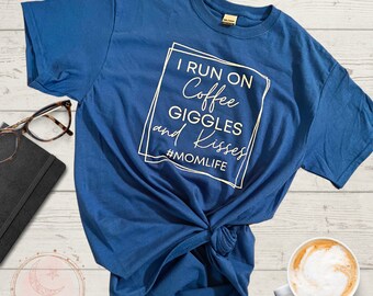 Chemise de vie de maman | Cadeau de maman| Maman Appréciation | Café | Maman t-shirt | Fête des Mères| Idée de cadeau de mère | Maman présente | T-shirt mère