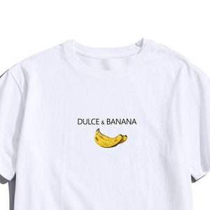 Dulce & Banana Designer inspiriert Marke Parodie Logo Grafik Tee | ACHE-Modus