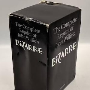 Conjunto de 2 volúmenes. Reimpresión completa de los dos volúmenes de la obra Bizarre Two Volumes de John Willies.