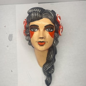 Ladyhead wall planter