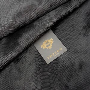 Cuir de veau véritable | Peau à appliquer sur les cheveux naturelle | Noir exotique en relief | Cuir texturé unique pour la maison et les costumiers