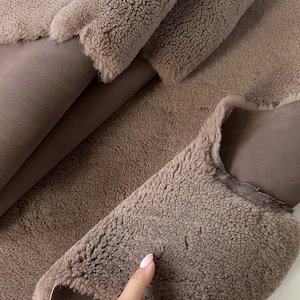 Echte bruine teddy schapenvacht Shearling Bont Bekleding Dikke Chunky Hide Seat Cover Laarzen Kinderwagen Liner Baby Sofa Cover Gooi Tapijt Ugg Schapenvacht