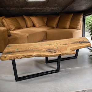 Live Edge Eiche Couchtisch Golden Green Epoxy Glanzschwarze Beine