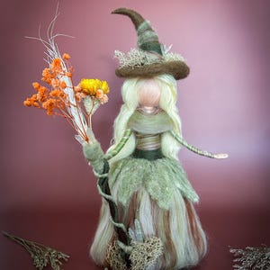 Needle Felted Green Witch with Herbal Staff, Cottagecore Waldorf Fall Decor, Herbalist Gift for Mabon or Halloween Altar