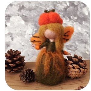 Pumpkin Fairy – Needle Felted Autumn Doll, Waldorf Nature Table Decor, Fall Wool Figurine for Halloween or Thanksgiving