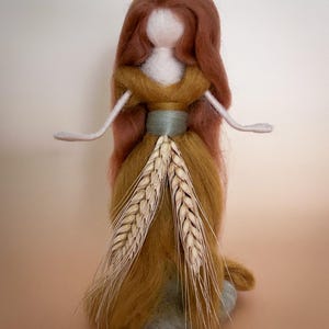Tailtiu Goddess of Grain – Needle Felted Lammas Decor, Irish Harvest Figurine, Lughnasadh Altar Doll, Autumn Waldorf Display