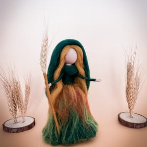 Demeter Grain Goddess – Needle Felted Autumn Figurine – Lady of the Grains for Pagan Altar or Nature Table. Lammas and  Mabon decoration.