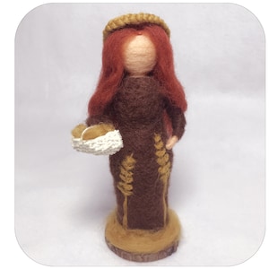 Harvest Queen Wheat Goddess – Needle Felted Autumn Doll, Fall Nature Table or Thanksgiving Decoration, Lammas Mabon Altar Ornament
