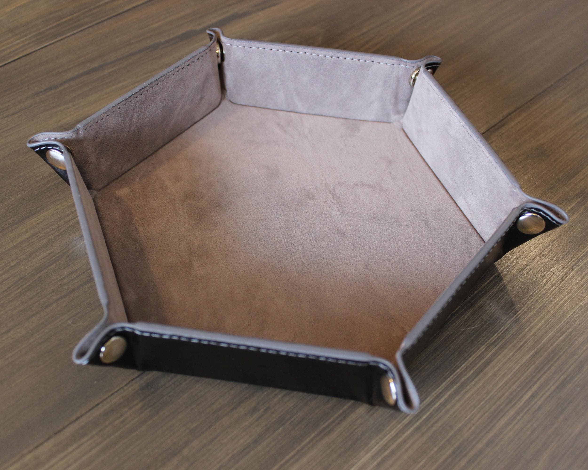 Plateau Velours Des Plateau à Dés Hexagonal En Cuir PU Velours - Pliable Avec Boutons-Pression, Idéal RPG DND Jeux De Table, Rangement Bijoux Monnaies Clés