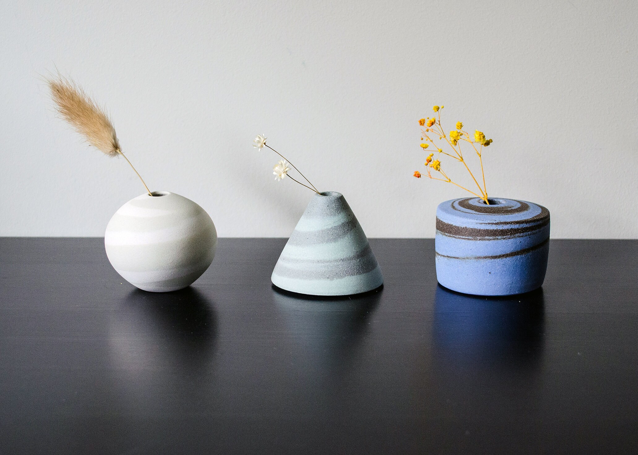 https://www.saorimstoneware.com/listing/973205787/mini-flower-vases-white-green-blue-three