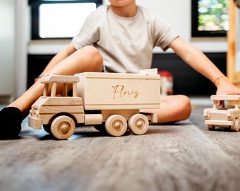 Tirelire en bois personnalisée avec un nom | Camion, poids lourd ou tracteur | Cadeau pour enfant