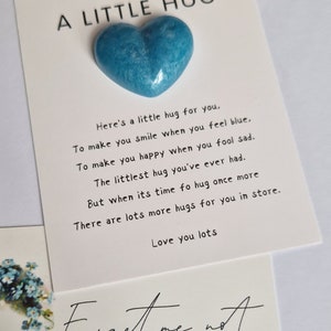 Cuoricini Pocket Hug con un biglietto con un verso. Pronti per partire