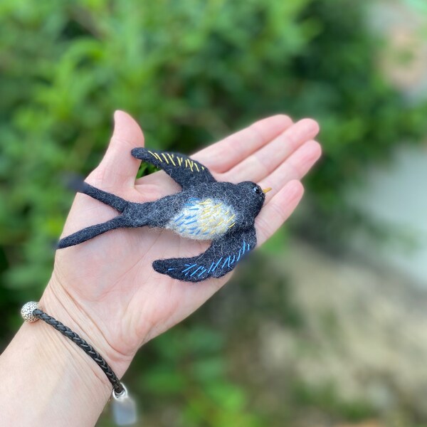 Broche feutrée en feutre oiseaux hirondelle feutrée bijoux broches feutrée broche ukrainienne amis cadeau épingles broches animaux