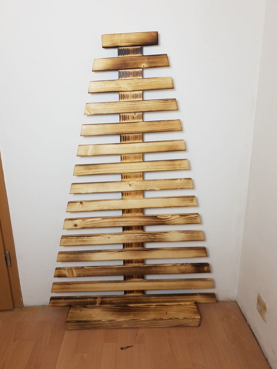 Albero di Natale in legno oggetto di decorazione di alberi di immagine 1