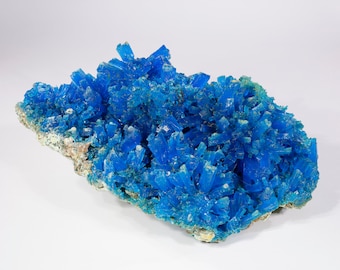 Riesiger Chalcanthit aus Peru, wunderschön blau 7,6 Kilo, mit großen Kristallen feines Mineral, dekoratives Kristallmuster Wohndekor Sammler