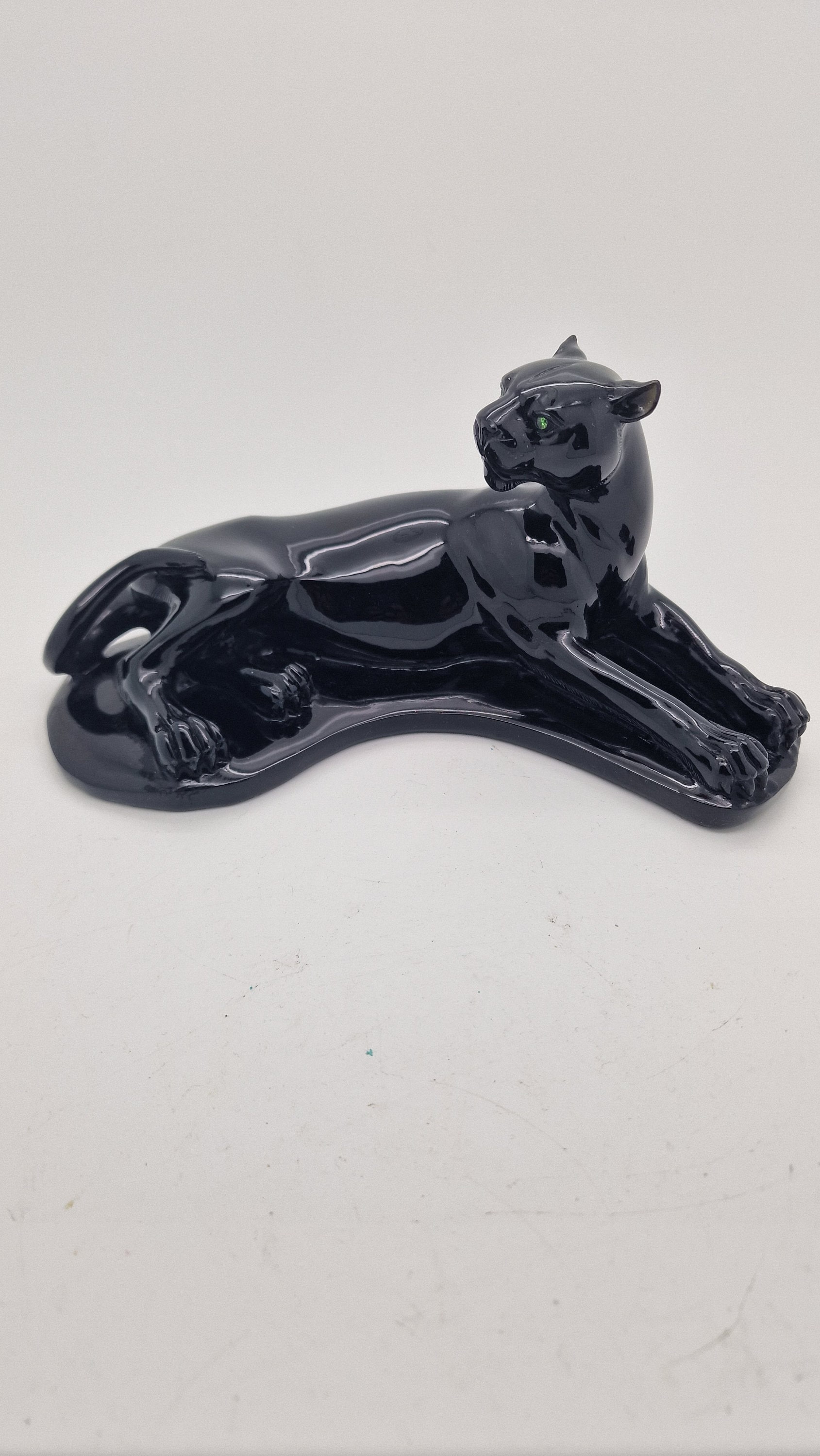 Pantera negra obsidiana negra ojos esmeralda tallada a mano escultura de bellas artes de cristal, curación de cristal, crstal decorativo