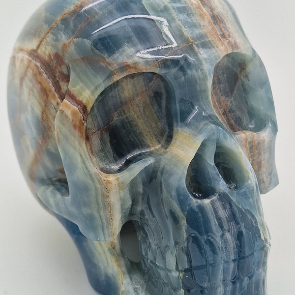 Grote Lemurische blauwe onyx handgesneden schedel, ca. 3 kilo super realistisch, must have voor een minimale verzamelaar