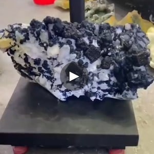 Fluorita de arándano gigante de 25 kilos sobre cristales de cuarzo vela, mina Huanggang de China, Mongolia Interior, mineral fino, decoración del hogar.