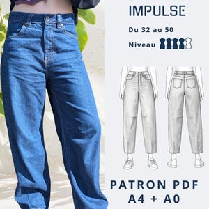 Peut inclure: Un jean bleu en denim à coupe ample, avec fermeture boutonnée et poches. L'image comprend également un patron pour le modèle "Pantalon IMPULSE", avec des options de taille et un indicateur de niveau de difficulté. Le patron est disponible en format PDF.