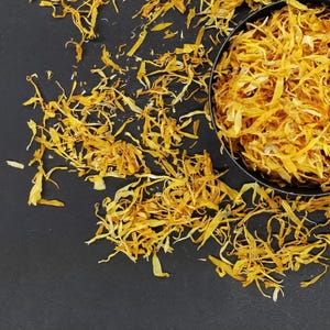 Dried Calendula Petals: Edible Flower Cake & Cocktail Garnish