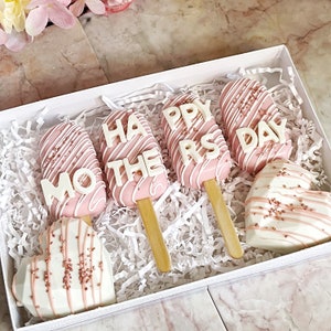 Pre Sale Mother’s Day cakesicle set. Customizable cakesicle gift set. Mother’s Day gift set. 4 cakesicles and 2 edible cookie dough