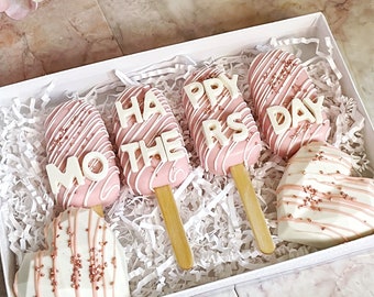 Mother’s Day cakesicle set. Customizable cakesicle gift set. Mother’s Day gift set. 4 cakesicles and 2 edible cookie dough