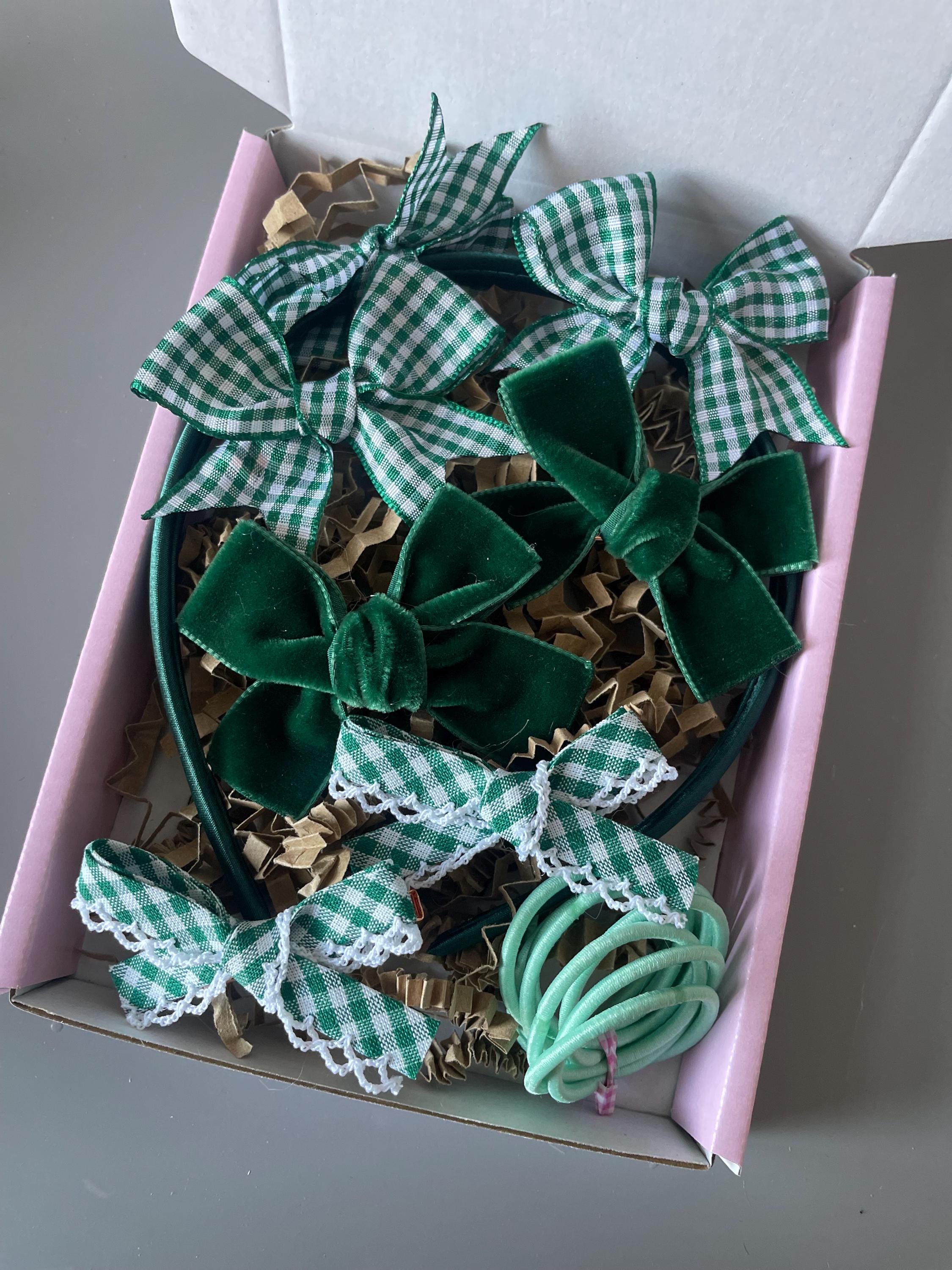 3 Haarschleifen Auf Haarreifen – Grün, Für Mädchen, Ideal Für Schuluniformen Und Als Geschenk