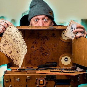 Yo-Ho-Ho ROMPECABEZAS DE ESCAPE DE MADERA para niños, juego de caja de búsqueda del tesoro pirata de estilo vintage con control remoto portátil